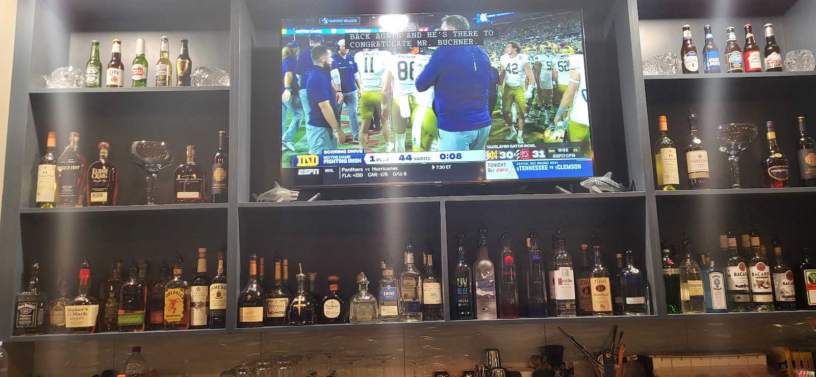 Waves Bar and Kitchen